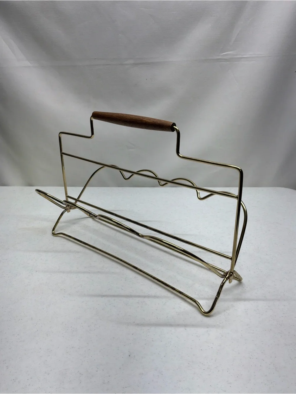 Vintage Mid-century Modern Gold Metal  8 Glass Holder Caddy Wooden Handle